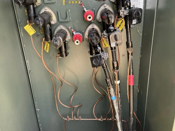 Medium voltage elbow terminations and grounding inside a pad mounted transformer